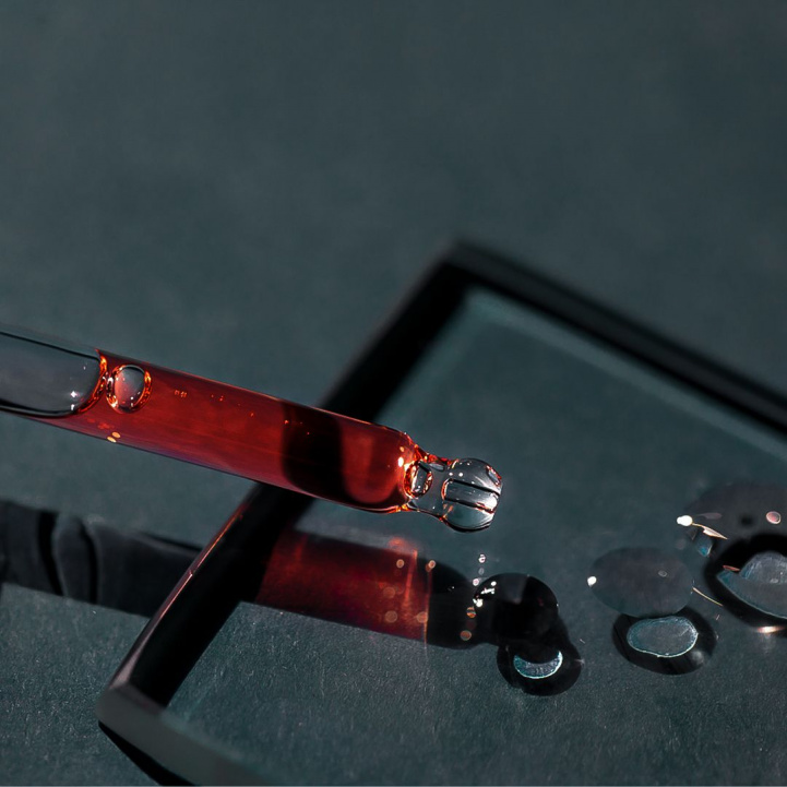 Advanced Multi-Perfecting Red Oil Serum i gruppen Hudvård / Serum hos COW parfymeri AB (100881)