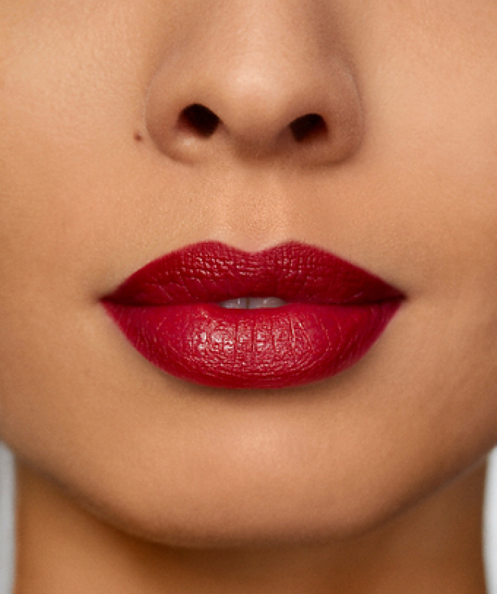 Rouge Essentiel Silky Creme Lipstick, Rouge Ultime i gruppen Make Up / Läppar hos COW parfymeri AB (1270460-4463)