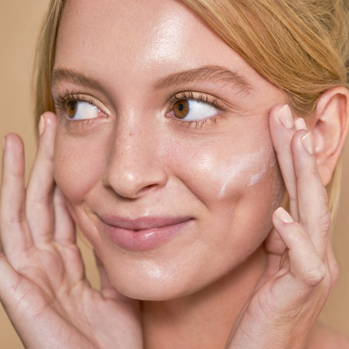 All-Physical Lightweight Wrinkle Defense Spf 30 i gruppen Kropp och Bad / Solskydd hos COW parfymeri AB (564880)